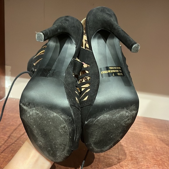 Black cut out lace heels size 7 Women - Picture 4 of 4